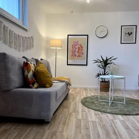 Zentrale Mit Balkon